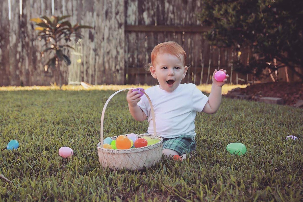 teachwilk's tweet photo. Some Easter photos of a toddler https://t.co/TdnLi4YJRf