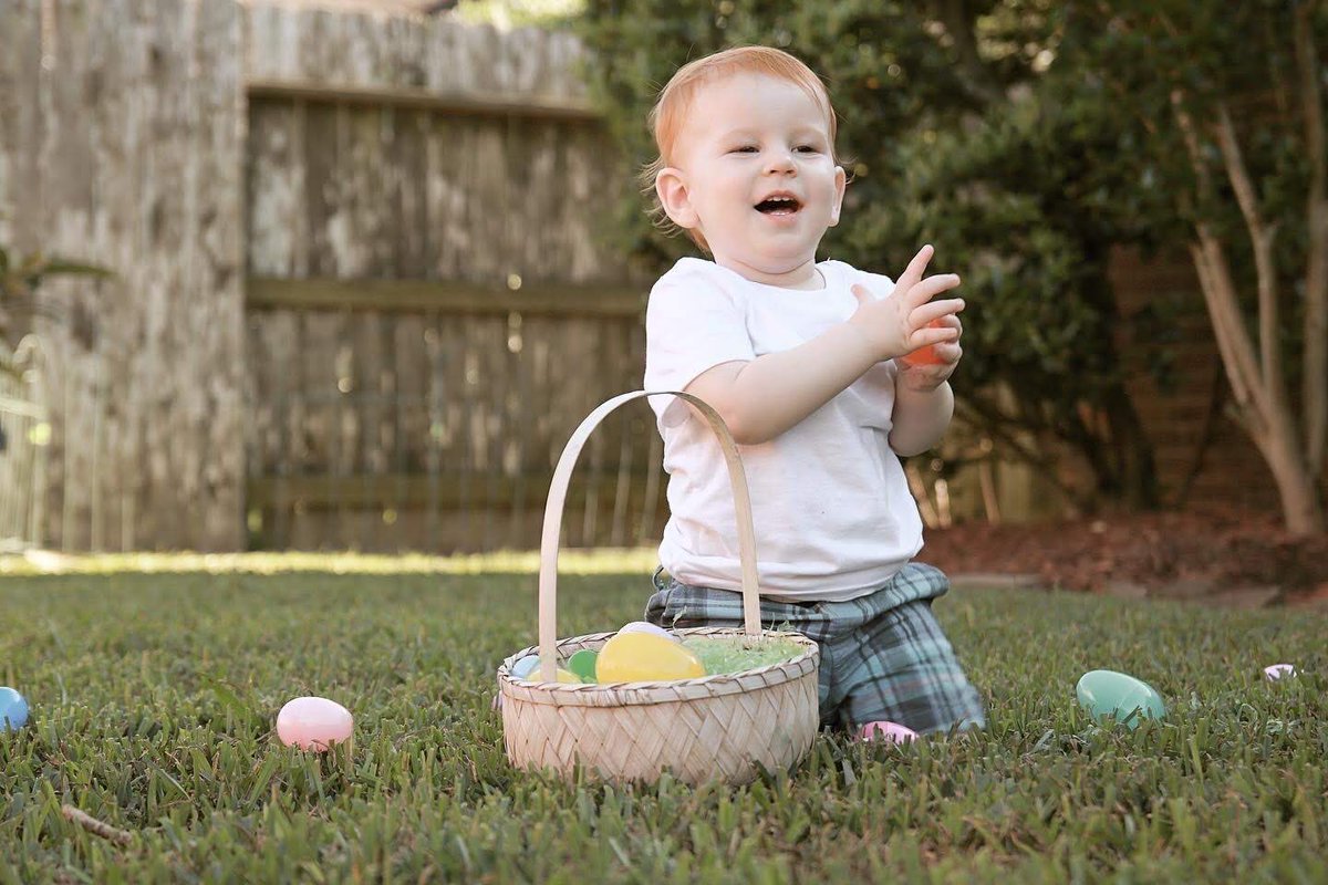 teachwilk's tweet photo. Some Easter photos of a toddler https://t.co/TdnLi4YJRf