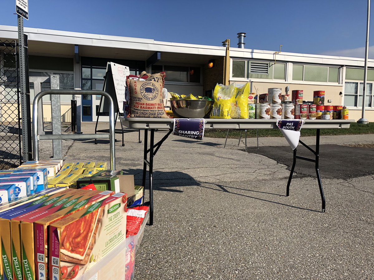 PAS South supporting our community at Tech pickup today - taking our sharing pantry outside to help our our PAS families (with safe social distancing of course) #PASproud #PAS_cares <a href="/PAS_South/">PAS South</a> <a href="/maclellan2/">Susan Maclellan</a> <a href="/KAEdwards1/">K A Edwards🇺🇦</a>