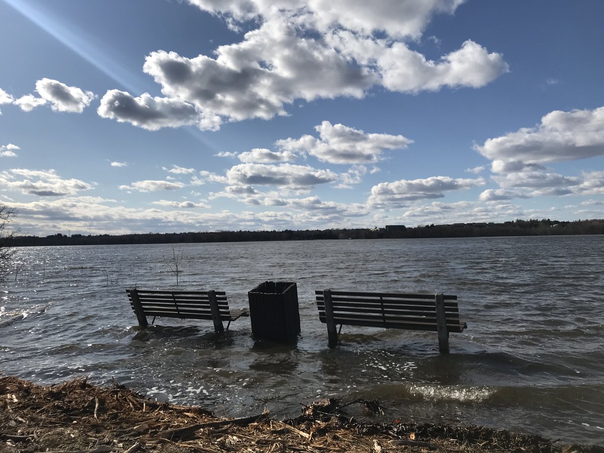 The water is extremely cold and fast-moving at this time of year. Stay safe: keep dogs on-leash and kids away from water’s edge. Do not attempt to rescue on your own: call 911 for help. 

(the Ottawa River between Westboro Beach and Island Park, April 11/20)