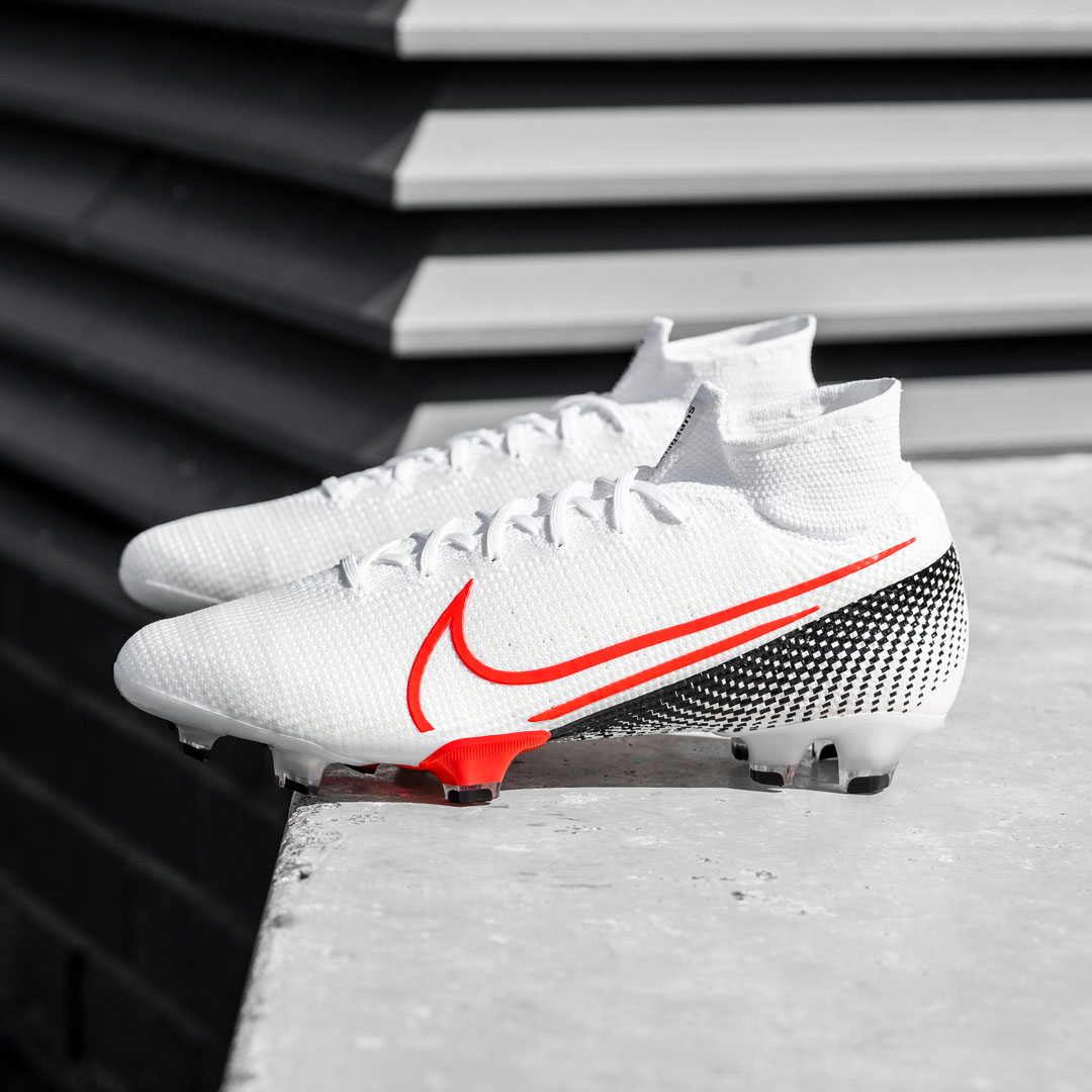 annuleren Licht Discrimineren Pro:Direct Soccer on Twitter: "Seasonal Speed 💥 A closer look at the Nike  Mercurial Superfly VII Elite from the new Future Lab II pack ⤵️ Shop your  size 📲🛒 https://t.co/RJdL4tjIAw https://t.co/k2JyetbGbD" /