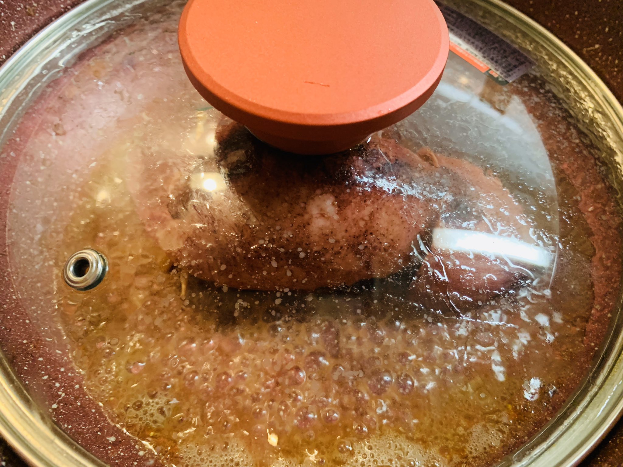 一条もんこ Auf Twitter まるごとイカ肝めし フライパンにサラダ油大さじ1をひいて イカ 肝ご飯入り を焼きます 半分くらい火が通ったら 水を大さじ2入れて蓋をして弱火にして5分蒸し焼きにします ぷりぷりになります T Co Adfloy7ooh Twitter