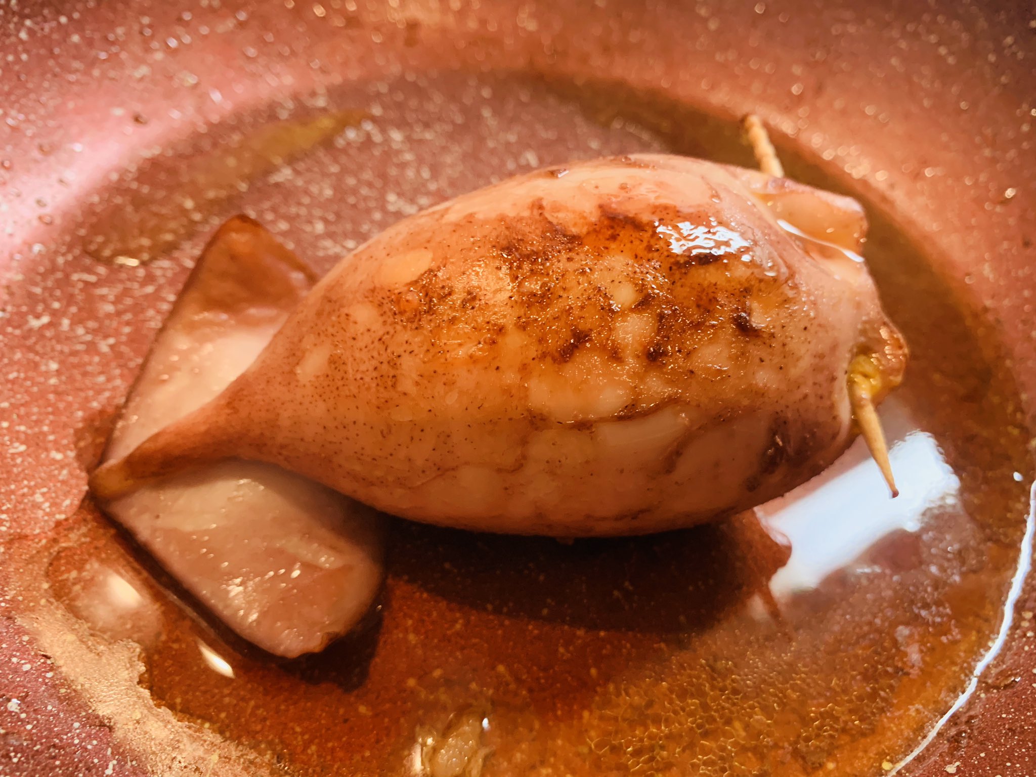 一条もんこ Auf Twitter まるごとイカ肝めし フライパンにサラダ油大さじ1をひいて イカ 肝ご飯入り を焼きます 半分くらい火が通ったら 水を大さじ2入れて蓋をして弱火にして5分蒸し焼きにします ぷりぷりになります T Co Adfloy7ooh Twitter