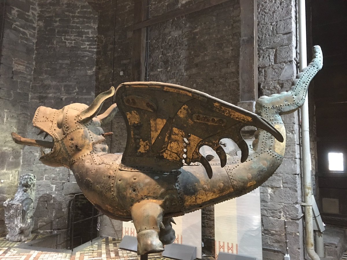 mutley7781's tweet photo. @ColorsAndStones @Horatioforever The dragon certainly is awesome, but so is the Belfort in #Ghent.
Lookout 👀 for the replica dragon on the spire. Also, there is the amazing drum mechanism for the carillon bells.
#FantasticalBeasts https://t.co/4fzO6w5c1b