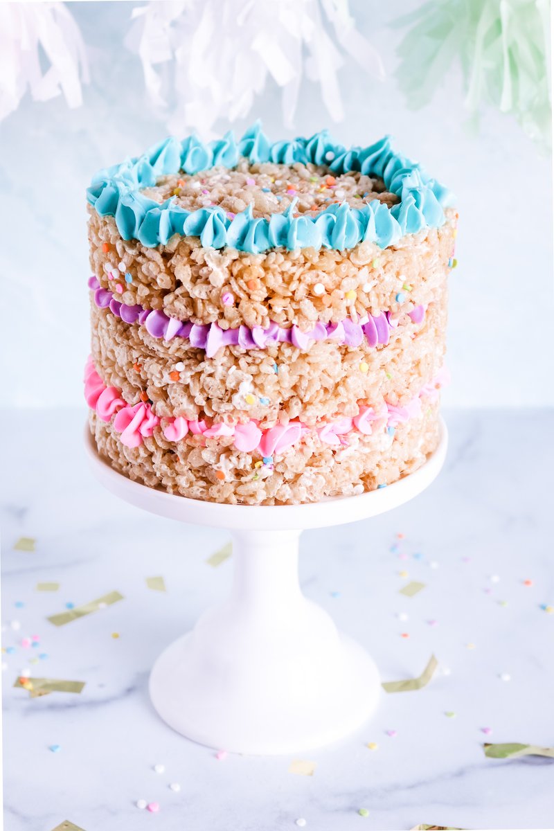 ☀️Making your day brighter with this easy-to-make, #Vegan Rice Crispy Funfetti Cake made with <a href="/MyDandies/">Dandies Marshmallows</a>  &amp; <a href="/BarbarasBakery/">Barbara's</a> (#glutenfree too).🥳What will you celebrate today? 
Recipe: allergylicious.com/rice-krispie-t…
#allergyfriendly #nutfree #veganblog