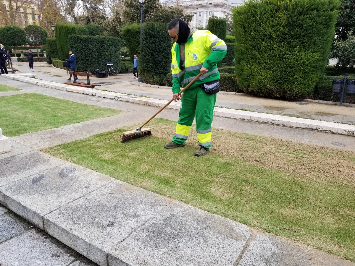 JefWentworth's tweet photo. My last trip before Covid 19. I was excited to see some fine turf in Madrid being topdressed. On closer look it was fake! #realgrassrules https://t.co/Xq9B3KFA0R