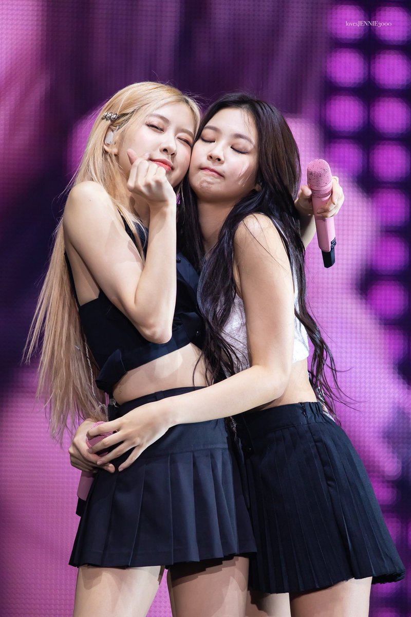 hhaappyyjen's tweet photo. Babies. 🥺❤

#BLACKPINK #블랙핑크  
#ROSÉ #로제 #JENNIE #제니 
#CHAENNIE @ygofficialblink https://t.co/xLYLmJa9Iw