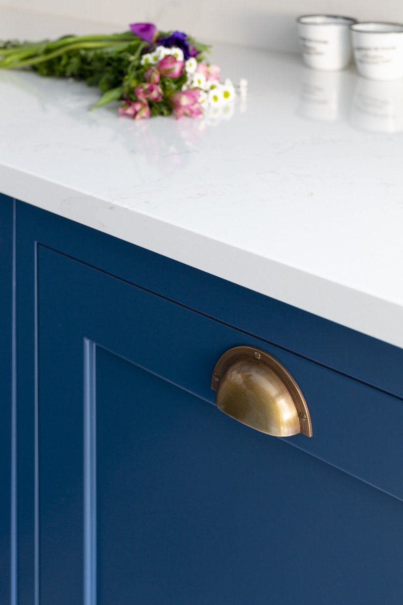 point5kitchens's tweet photo. Blue cabinets, brass handle and white countertop makes this kitchen to look amazing. #point5kitchens #bespokekitchen #fittedfurniture #luxuryfurniture #kitchendesign #homeinspo #bluekitchen #bluekitchencabinets #customcabinets #brass #brasskitchen #brasshardware #brasshandles https://t.co/7hHwI8Mp3Z