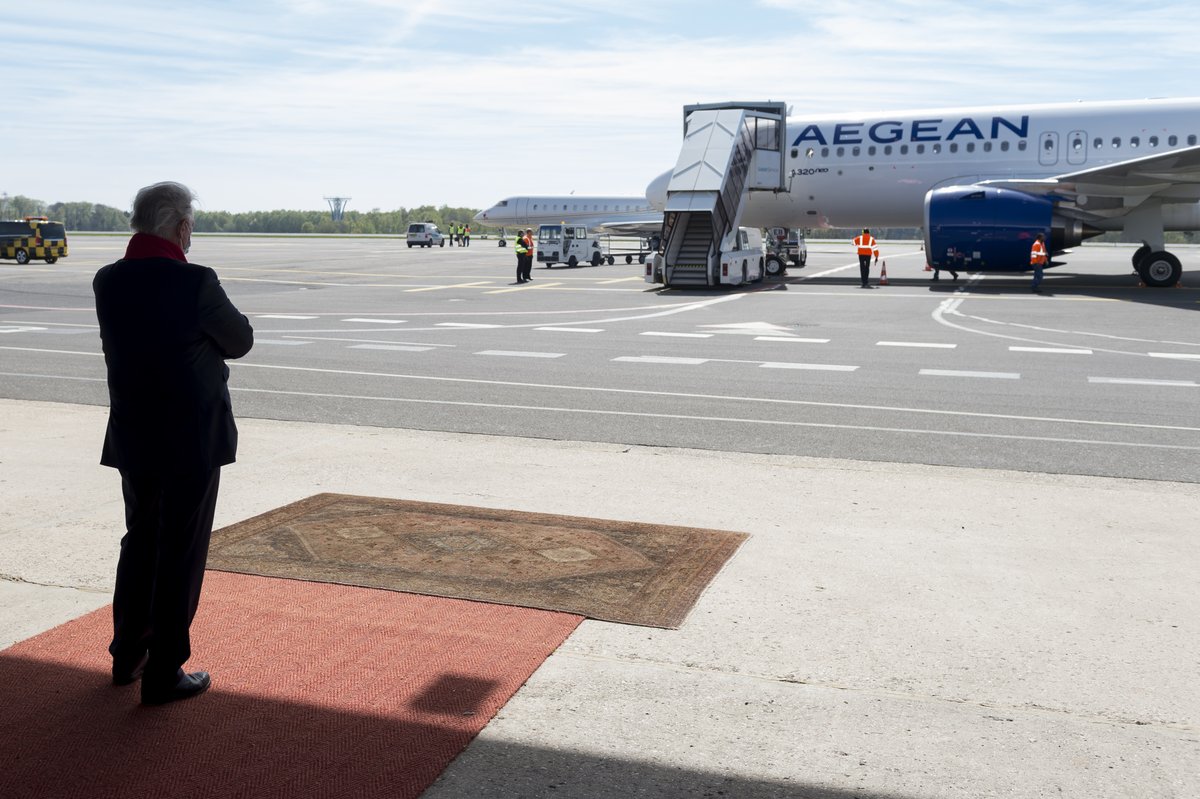 MFA_Lu's tweet photo. Today, a group of unaccompanied minors from the 🇬🇷 islands Chios, Samos &amp; Lesbos arrived in #Luxembourg. With the #relocation of those unaccompanied minors from #Greece we want to pave the way for more #European #Solidarity 🇪🇺 https://t.co/wzkt2qZPDr