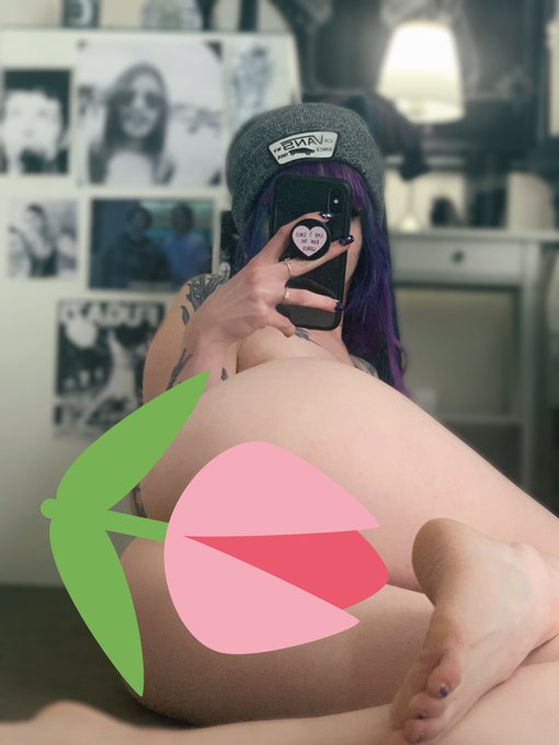 Good reviews and new subs got my feeling happy, motivated and not shit 👍 if you&rsquo;re subscribed to a content