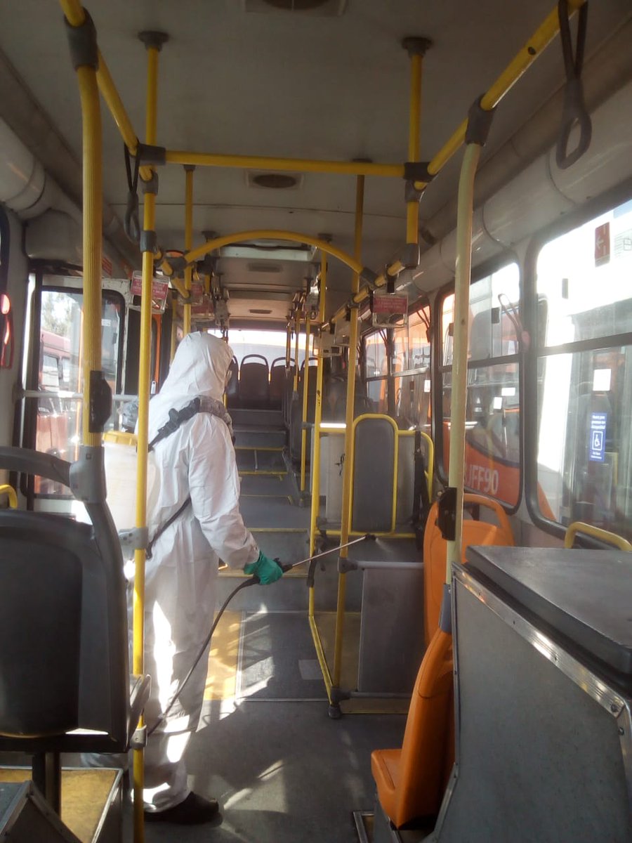 VoySantiago's tweet photo. Estamos sanitizando más de 3000 buses al día para mejorar las condiciones sanitarias según lo dispuesto por las autoridades de transporte  #DatoExpress @MTTChile @Transantiago @TTISantiago https://t.co/xVpdXPTpnZ