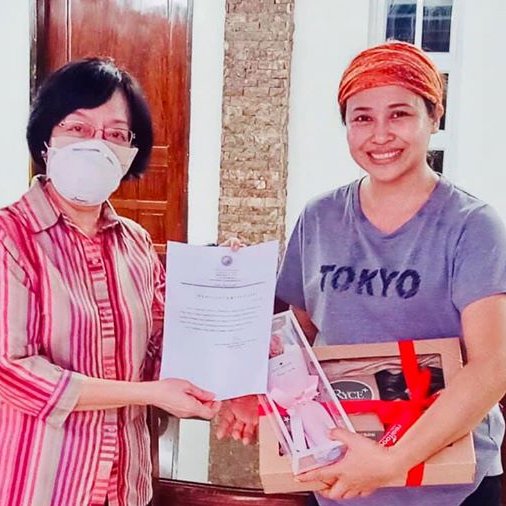 totofabros's tweet photo. Caba, La Union Councilor Donna Crispino recovers from COVID-19 The certificate also affirms the DOH report that the councilor had tested negative twice this April.
Photo Courtesy/ Facebook : Donna Rillera Crispino 
@UNTVNewsRescue 
@RadyoLaVerdad https://t.co/MrNvw5hrSL