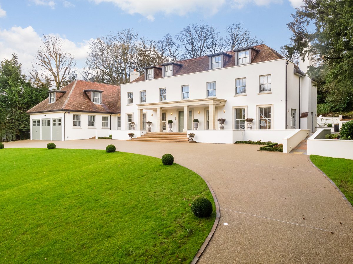 struttgerrardsx's tweet photo. The sun is shining over the historic Camp in Gerrards Cross today! Two of our properties are listed for sale on Camp Road - click the links below for more info:
https://t.co/JM9y8EjtPC
https://t.co/jbJaOx5Fre
#PrivateRoad #ForSale #UKProperty #WednesdayWisdom https://t.co/PKi9wanpu1