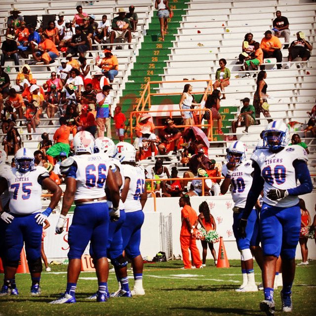 HBCUIn's tweet photo. HBCU Information Network 
.
.
.
#hbcu #hbcupride #photooftheday #pleaseshare RT
 📸 iamgroverfields https://t.co/mUbqfSKAt7