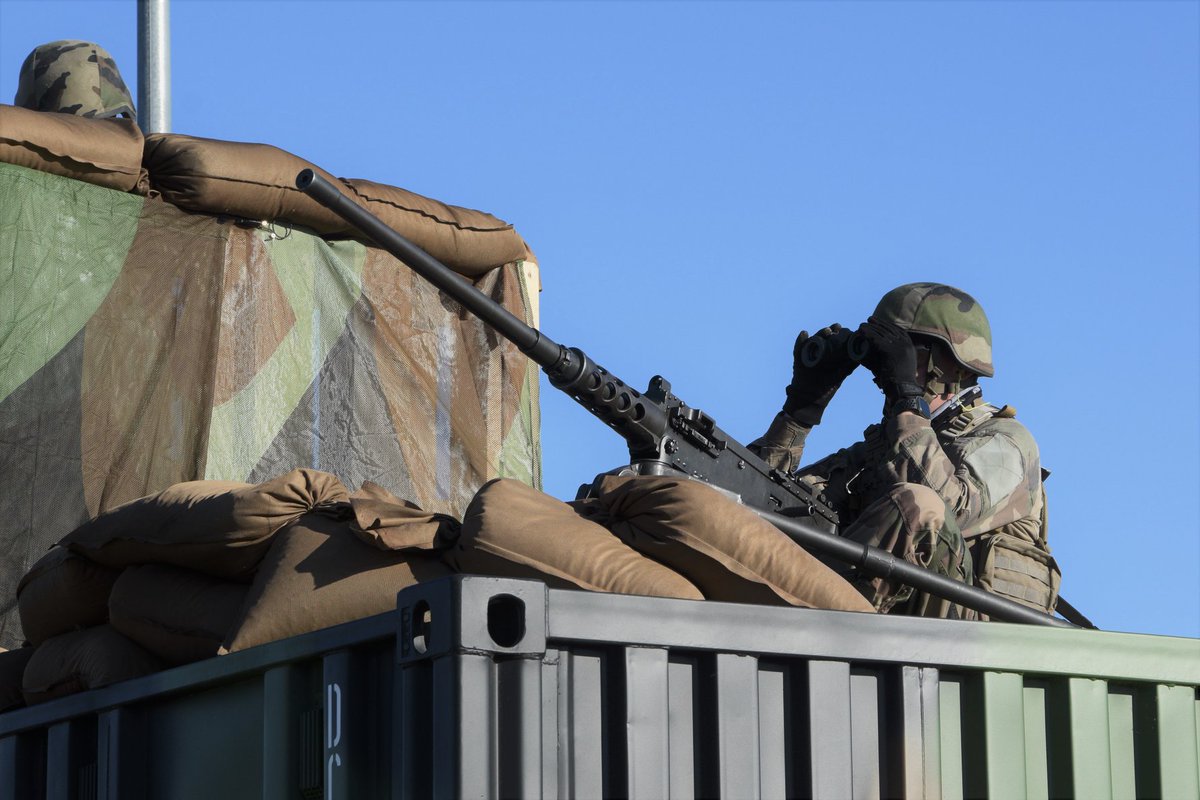 armeedeTerre's tweet image. La #PrépaOPS continue au #3RMat pendant la crise du #COVID19 🦠. Les maintenanciers doivent se tenir prêts pour l'opération #Barkhane, afin d'y assurer des missions de soutien/maintenance.