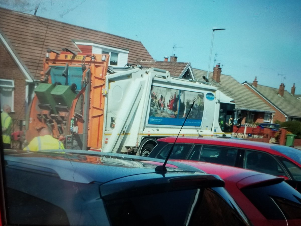 There they go our fantastic key workers ..thanks guys. Stockton Borough Council is there on the end of the phone or email for Thirteen Customers or anyone else that may have Housing Benefit concerns in regards to rent payments.  #dontworryalone <a href="/Thirteen_Group/">Thirteen Group</a> #StaySafeStayHome
