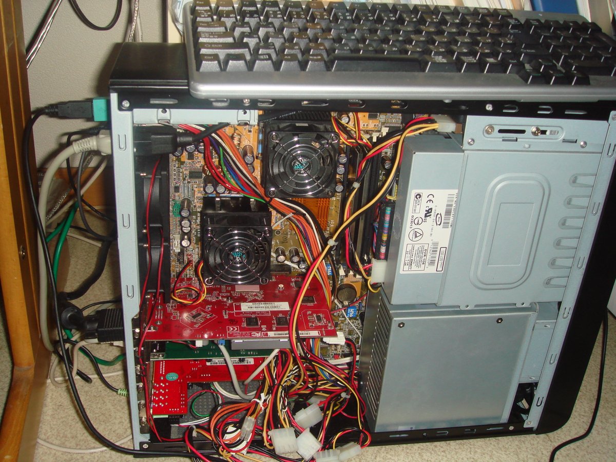 さつまいものpc部屋 Xeonが発送されました フォロワーの8割が体験したことなさそうなこと 意外とマルチブートはやられている方も多いようですがこちらのdual Celeronは