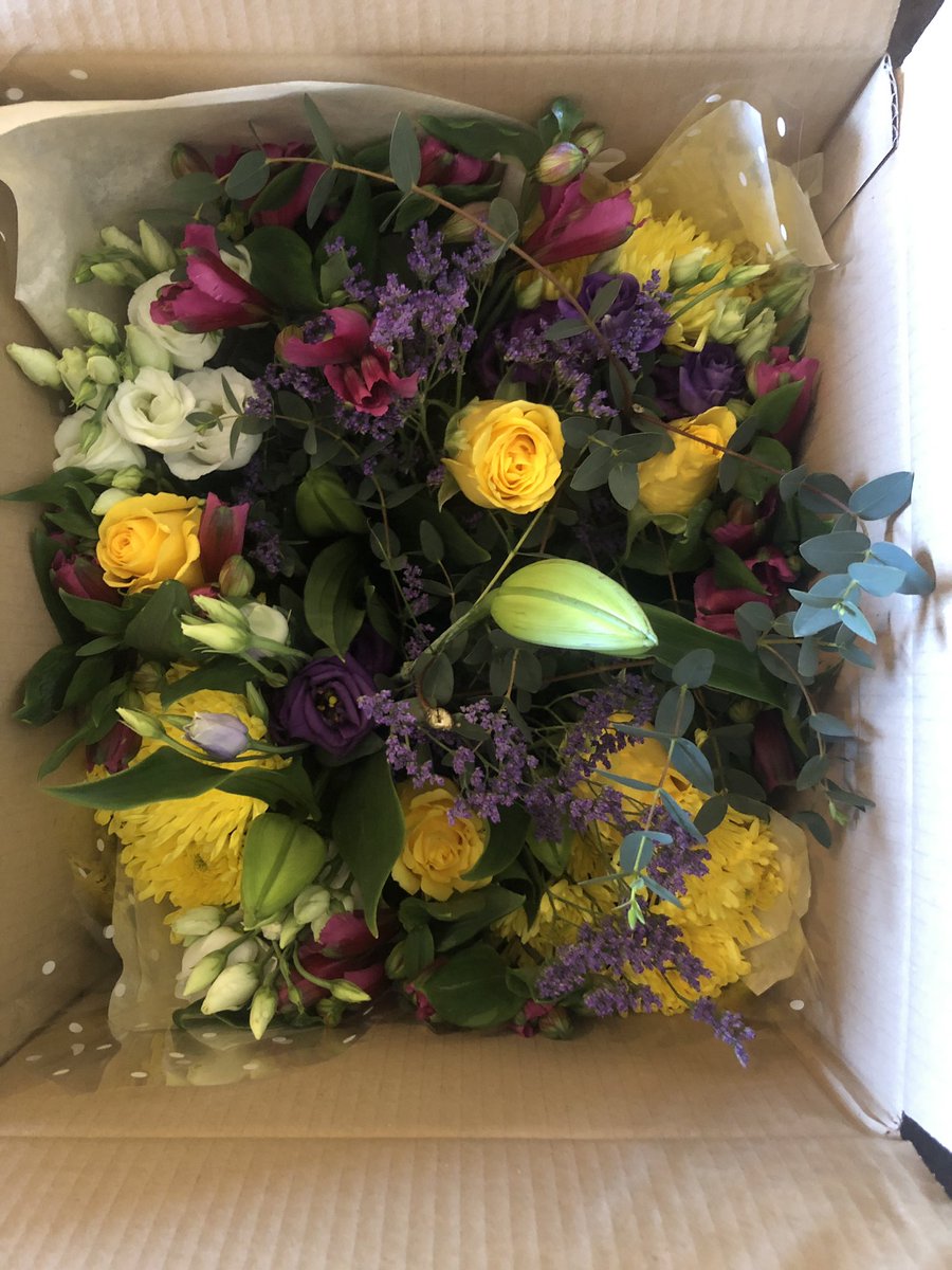 Today’s beautiful birthday postal delivery 💖 Perfect petals deliver all over the uk. Contact us at perfectpetalsuk@gmail.com  perfectpetalsuk.com #brightflowers #birthdaywishes  #ukwidedelivery