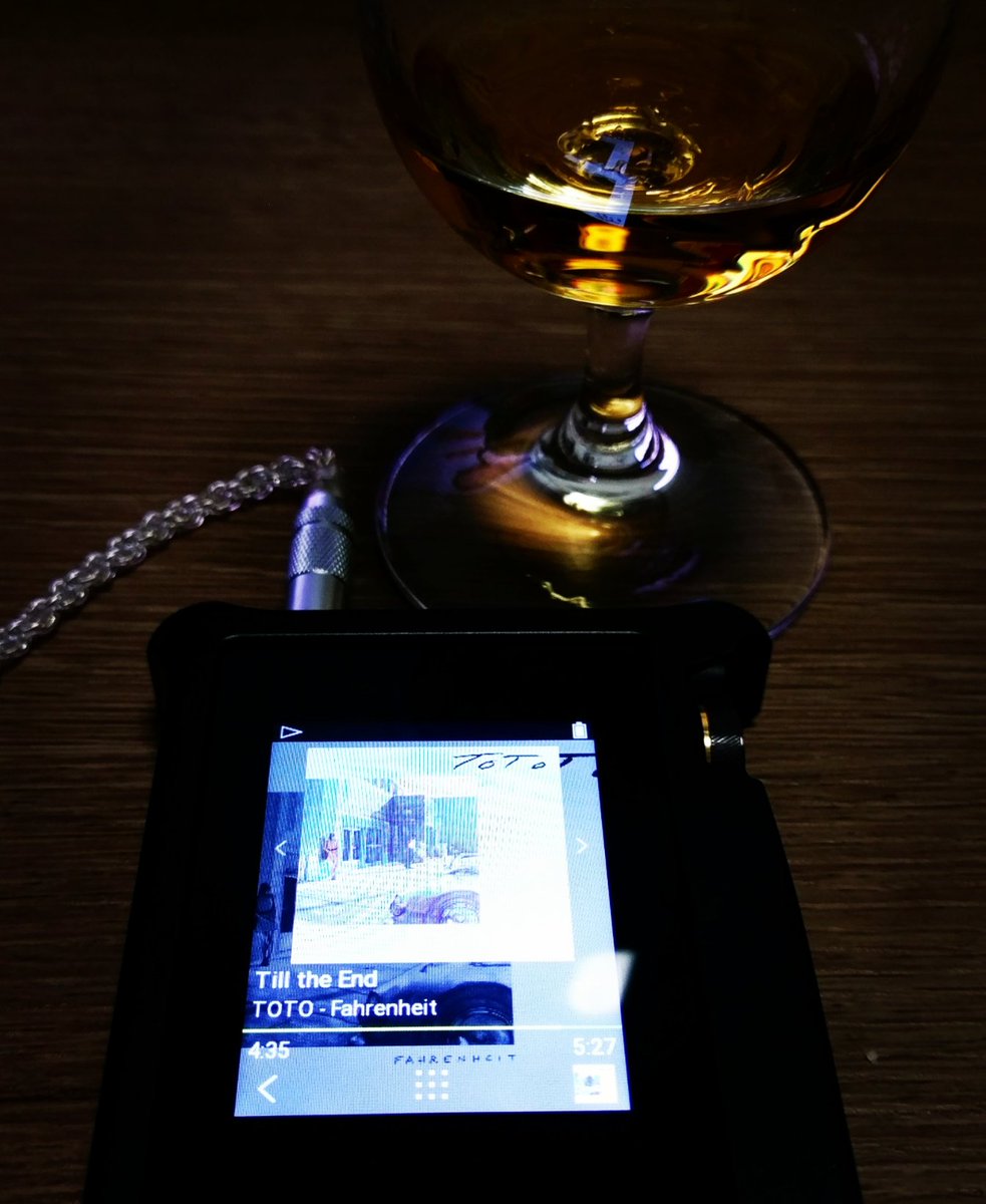 y_iciroyamaguti's tweet photo. こんな雰囲気で聴いてる。
#toto
#Fahrenheit
#DPS1
#HA-FX850 https://t.co/bwoywPswD4