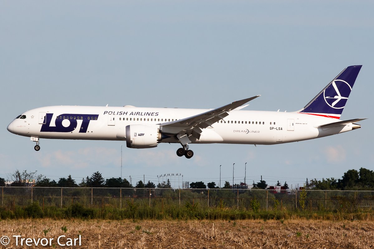 yyztjc's tweet photo. PHOTO LOT Polish Airlines @Boeing #7879 #Dreamliner from Warsaw approaching 05 @torontopearson #YYZ #toronto as #LO45 #avgeek #aviation #aviationphotography #boeing #lotpolishairlines #photography #pearsonpov https://t.co/0kpgdbt7Yx