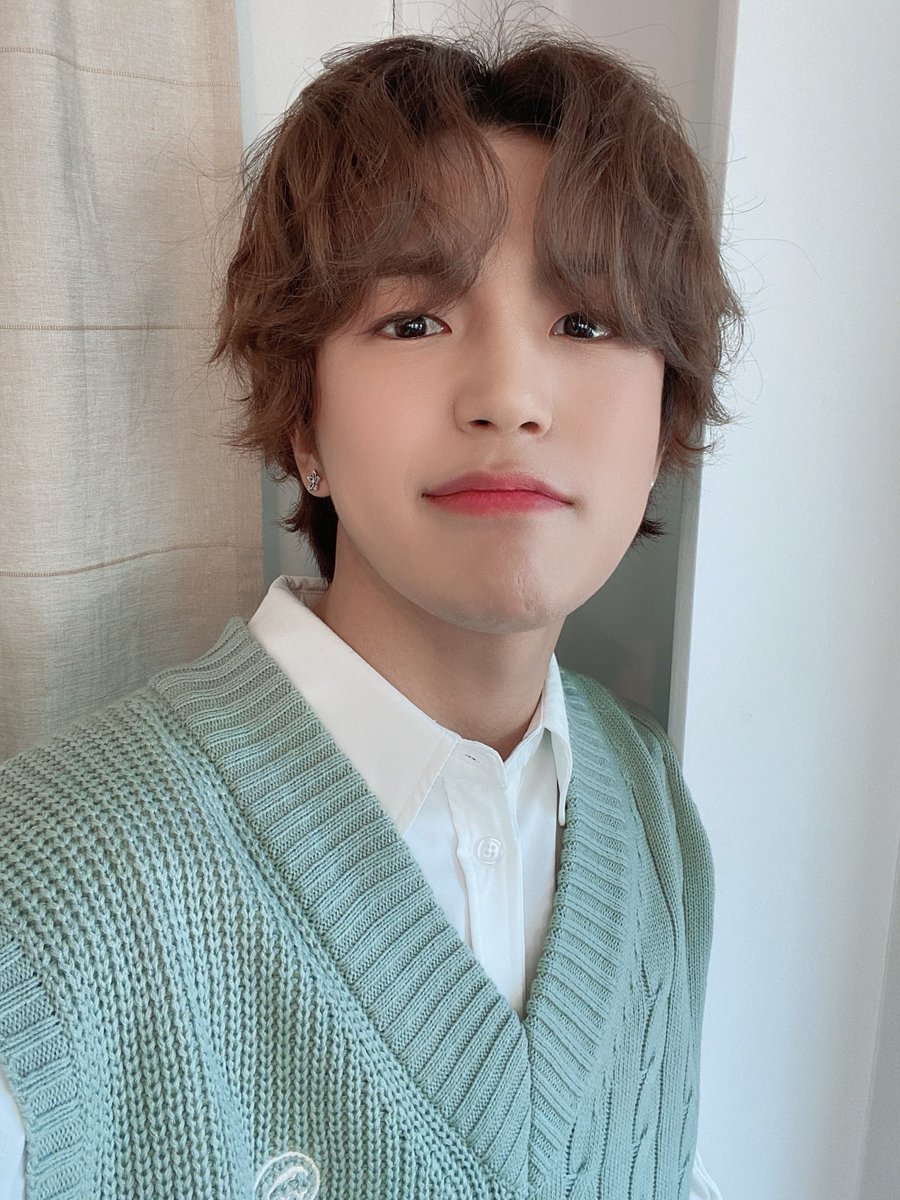 _lighteater's tweet photo. 초이스 첫사랑 잘 듣고있나요??
저희가 부른 첫사랑이라는 노래가 누군가에게 위로가 되고 아련한 추억을 떠올리는 좋은 곡이 됐음 좋겠습니다!
많이 들어주세요❤️
#초이스 #에이스 #첫사랑
#Firstlove #CHOICE #ACE https://t.co/ZlgKNBL8av