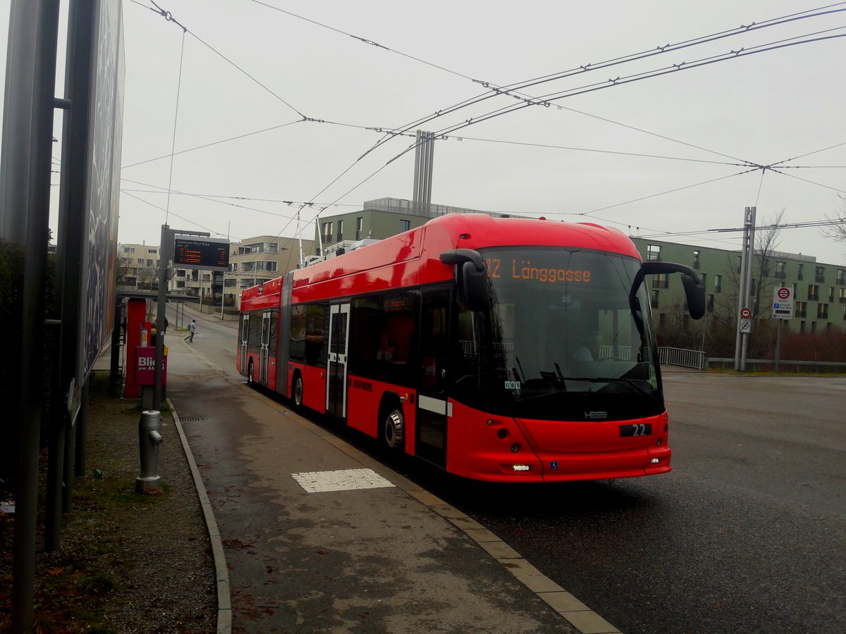 HESS aussi propose un articulé de 18m75 en version TOSA (35 - à Genève) et trolleybus (37 - à Bern), tout comme VDL avec son Citea SLFA-187 (qui remplace les fameux APTS Phileas à Eindhoven), tous 2 à recharge rapide aux terminus et arrêts principaux35&37 - wikipédia; 36 - VDL