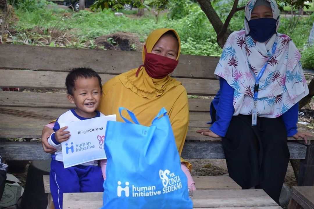 hum_initiative's tweet photo. Terima kasih, Sahabat Inisiator⁣⁣⁣
donasimu telah sampai pada tangan mereka, para pahlawan keluarga, pejuang ekonomi yang tangguh. Di tengan situasi yang tidak mudah akibat wabah corona, mereka pun turut merasakannya. ⁣⁣⁣
⁣ https://t.co/H5JEoyYlQK