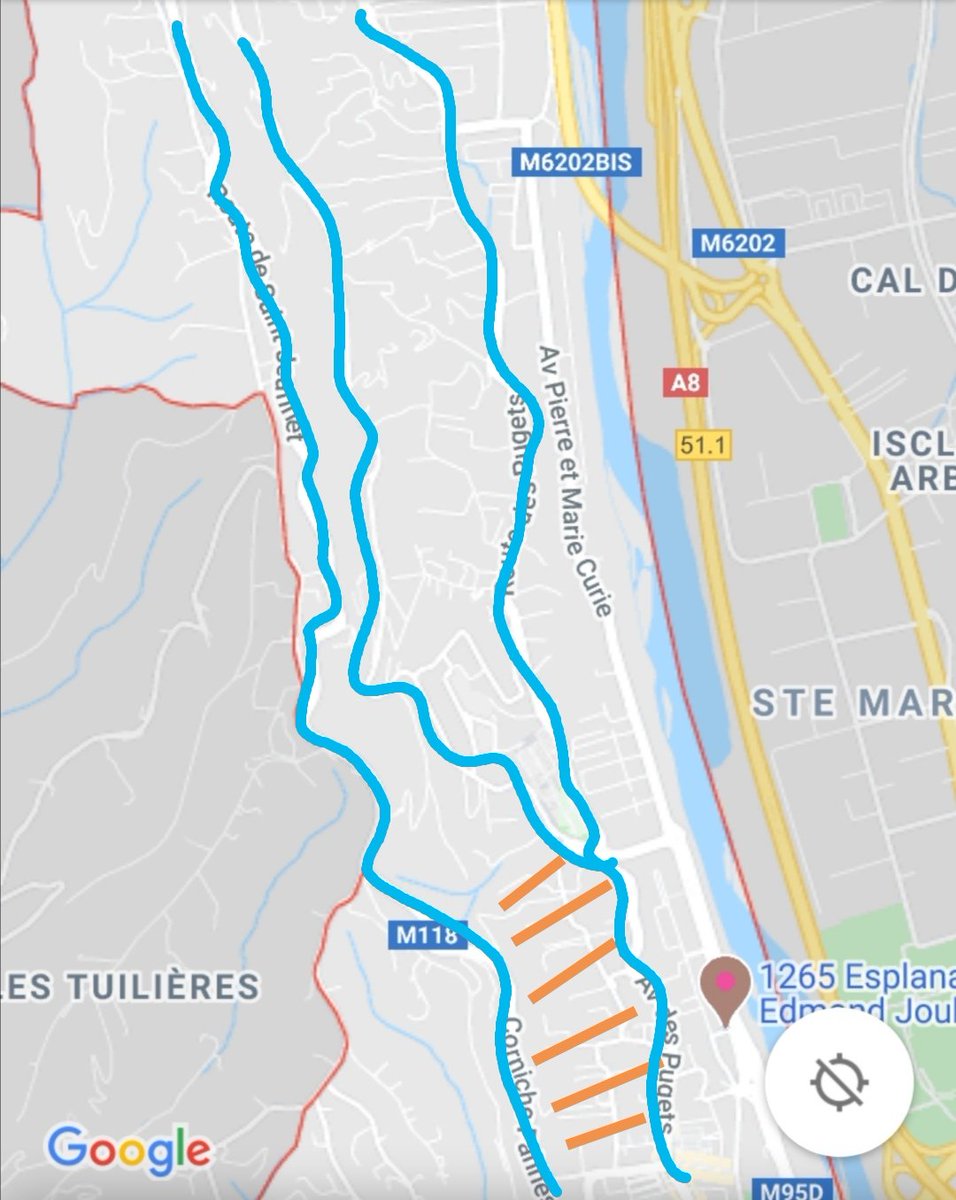 Cyril_Cousinie's tweet image. Bonjour à tous,
Voici ma proposition "Oxygène" pour #slv06. En rayures rouges les quartiers où seront condamnées toutes les routes de délestage : elles n'ont pas vocation à absorber le trafic.
En tracé bleu : les voies qui deviendront 100% cyclables et piétonnables.