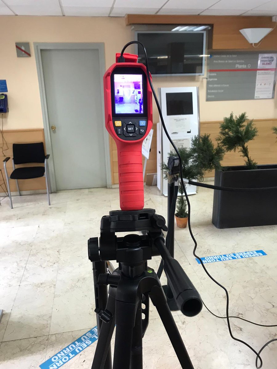 fvseguretat's tweet photo. Avui les empreses FV SEGURETAT i ENERGY TOOLS hem fet donació al responsable de l'ICS de la Garrotxa, de dues pistoles tèrmiques pel control de la febre als centres d'atenció primària (CAP) de Besalú i Olot. Apostem per la tecnologia, en la lluita pel COVID-19. #EnsEnSortirem https://t.co/GrN7F6L9ya