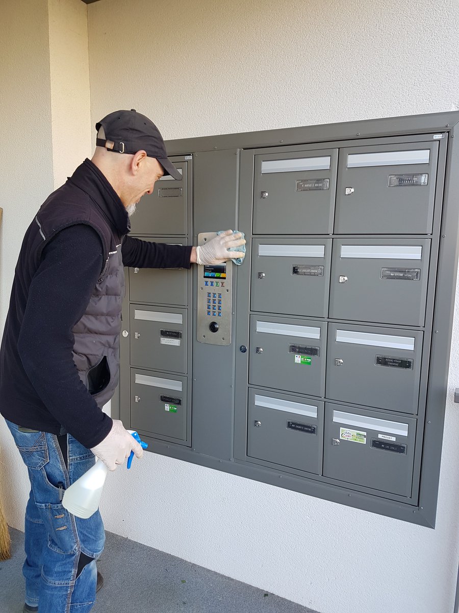 En cette période de #confinement, nos équipes de proximité se mobilisent pour maintenir les missions essentielles auprès des #locataires. #LesHlmSeMobilisent #COVID19 #TDLH #logementsocial