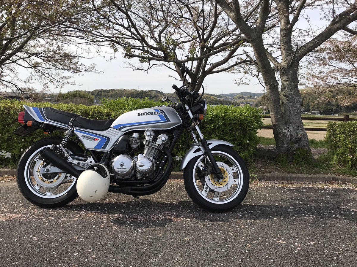 えいすけ בטוויטר 自己紹介します 名前 えいすけ 性別 男 年齢 26 住み 山口県 身長 175 愛車 Cbr Cb その他 小汚いバイク 好き ソロツーリング 嫌い ダルい人 しつこい人 一言 バイク初心者なんで色々教えて下さい 山口県 バイク乗りとして軽く自己紹介 バイク