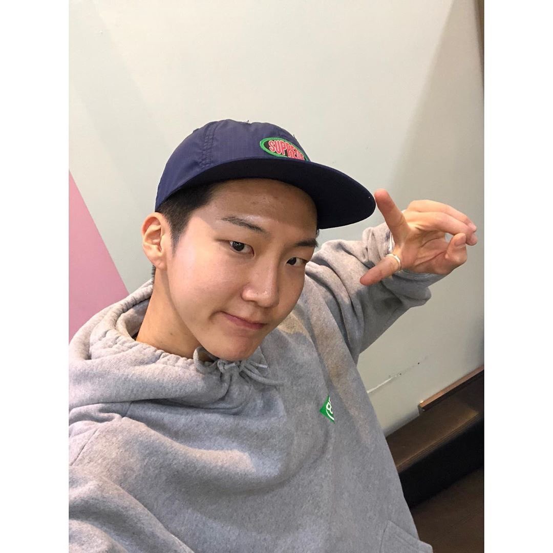 Haitog1's tweet photo. #절대_이승훈_기다려 
많이 슬프고 많이 아쉽지만 인생 꼭 가야할길인거 알아요. 많이 보고싶고 너를 생각하면 이름을 부를거야. 오빠가 잠시 떠나는 639일동안 더 열심히 살게요. 구리고 인서가 언제나 이자리에 있어요, 떠나지 않을게요, 건강하게 잘 다녀와요. take care @official_hoony_ https://t.co/u72Mr9tEjA