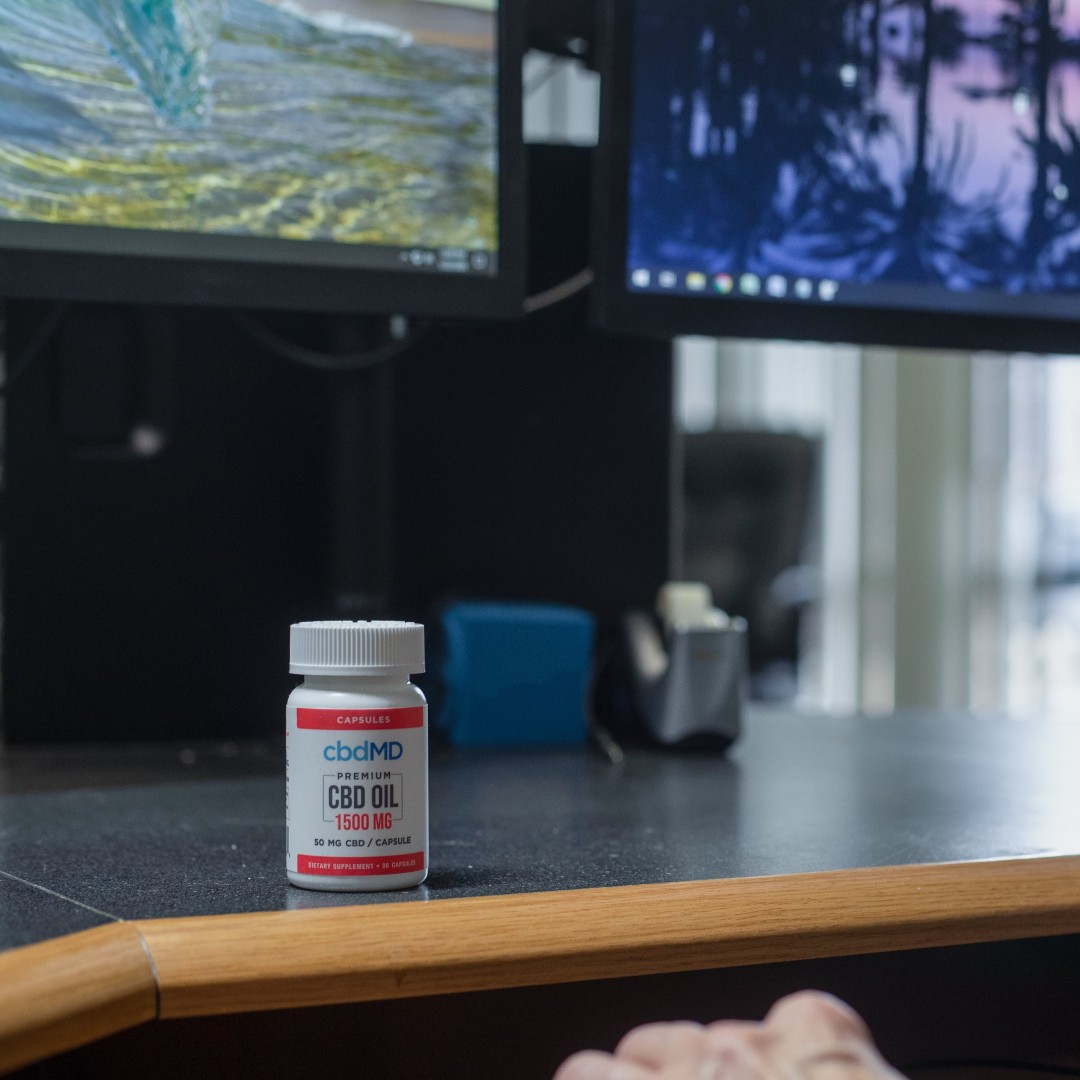 CbdmdDirect's tweet image. Hump Day has met its match 💙⁣
⁣
cbdMD’s CBD Softgels provide a quick and convenient way to get your daily #CBD. Made with wholesome MCT oil just like our tinctures, CBD Softgels provide support in a fixed amount per capsule so you know exactly how much you’re getting.