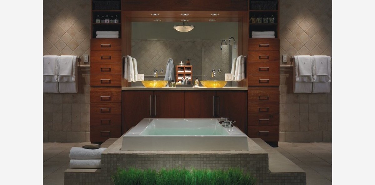 615tiffany2's tweet photo. Lighting &amp; Shading Bathroom in Nashville
Example of a master ceramic floor japanese bathtub design in Nashville with a pedestal sink, flat-panel cabinets and medium tone wood cabinets - Houzz https://t.co/meERm68da4