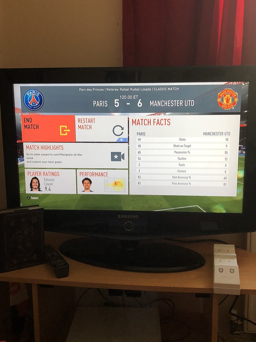 What an unbelievable period of extra time. Fernandes, Fred and Martial giving United a 6-5 win! 1-0 to Dad!  #FIFA20  #FIFATournament