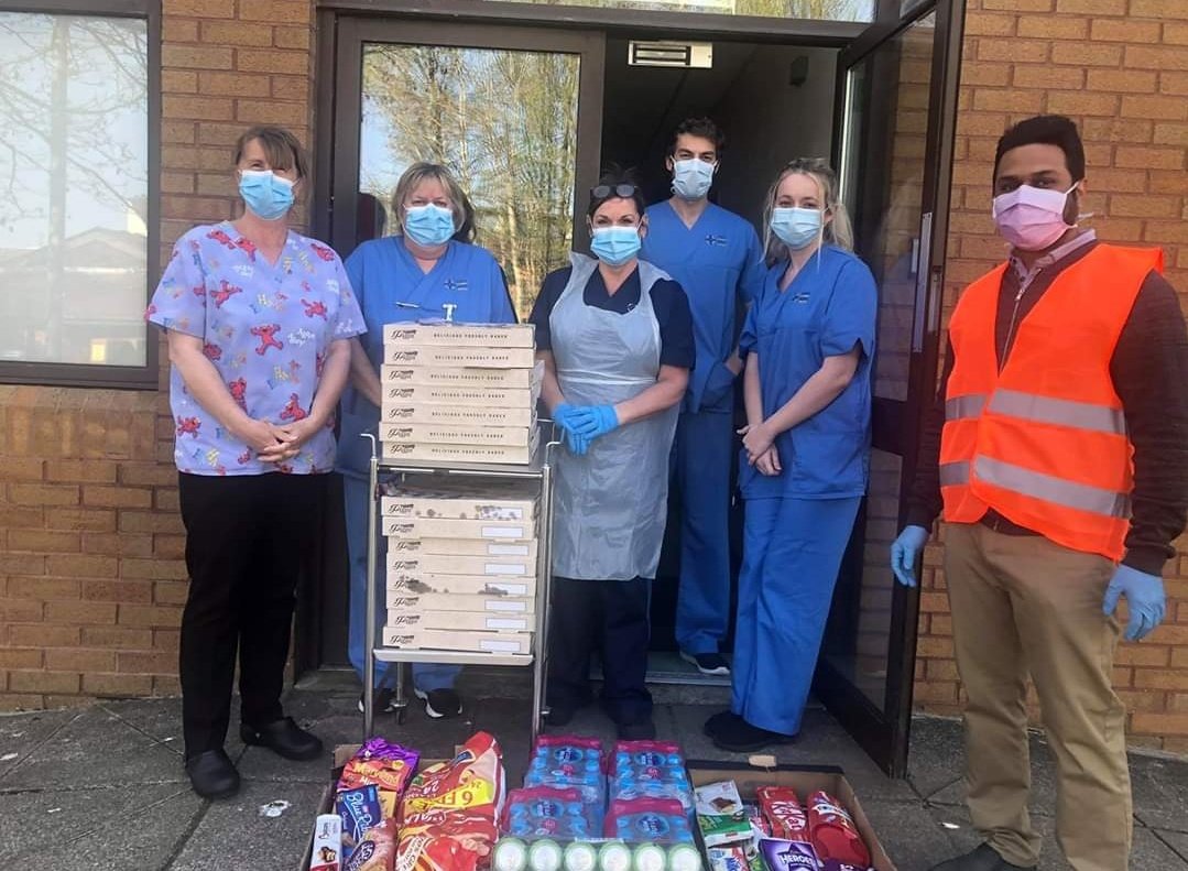 kjonesss_x's tweet photo. Thank you Global Smiles charity for the 15 boxes of pizza donated to the children's ward. We shared the pizza with ICU aswell as s few other wards 🥰🍕 and the rest of the goodies.  We're very greatful! Diolch! #NHS # https://t.co/3JlcwYEs2J