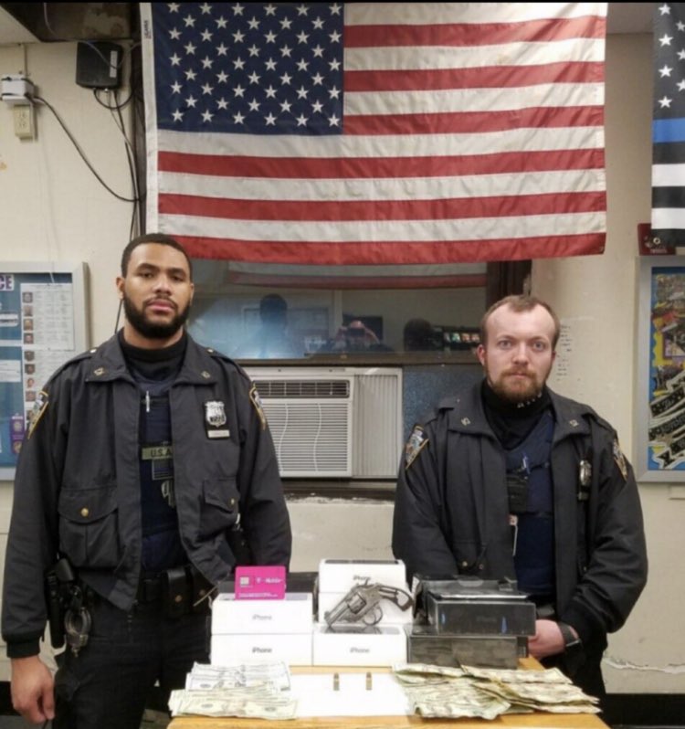 NYPDChiefPatrol's tweet photo. When a prolific criminal, out on bail for attempted murder, entered a cellphone store w/ a gun &amp; robbed them, he didn’t get far thanks to the PHENOMENAL work of @NYPD52Pct Officers Cotter &amp; Smalls

EXCEPTIONAL work safely apprehending a violent criminal &amp; recovering stolen items https://t.co/jRBUWaMUhm