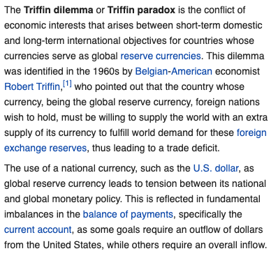 Der belgisch-amerikanische Ökonom Robert Triffin warnte früh vor der Diskrepanz zwischen nationalen und internationalen Interessen bei der Geldpolitik und davor, dass die  permanent Defizite fahren muss, um die Welt mit  zu versorgen. Das "Triffin-Dilemma" war geboren.