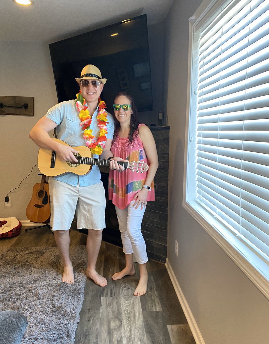 Tropical Day...getting the whole family involved. 🌸🌺 #westonkaspirit <a href="/drmike317/">Michael Schwartz</a> <a href="/MWHSSenate/">MWHS Student Senate</a>