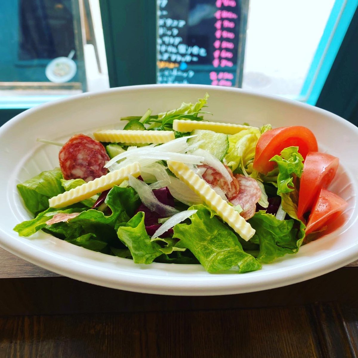 Cafe_Melior's tweet photo. テイクアウトだとこんな感じです。
#東神奈川カフェメリオール
#ジャジスパ
#本日のオードブル
#気まぐれサラダ https://t.co/kRlNuMKgD3