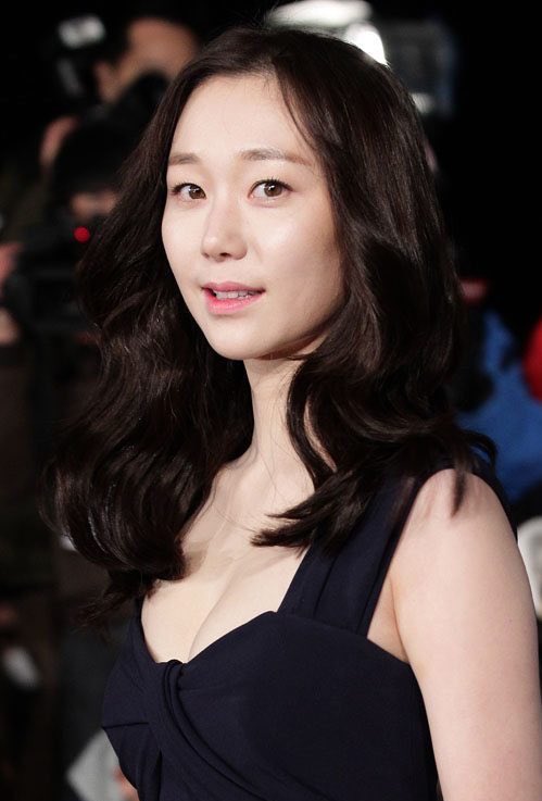 which drama/movie/variety show etc you first knew this actress?actress: lee yoo young