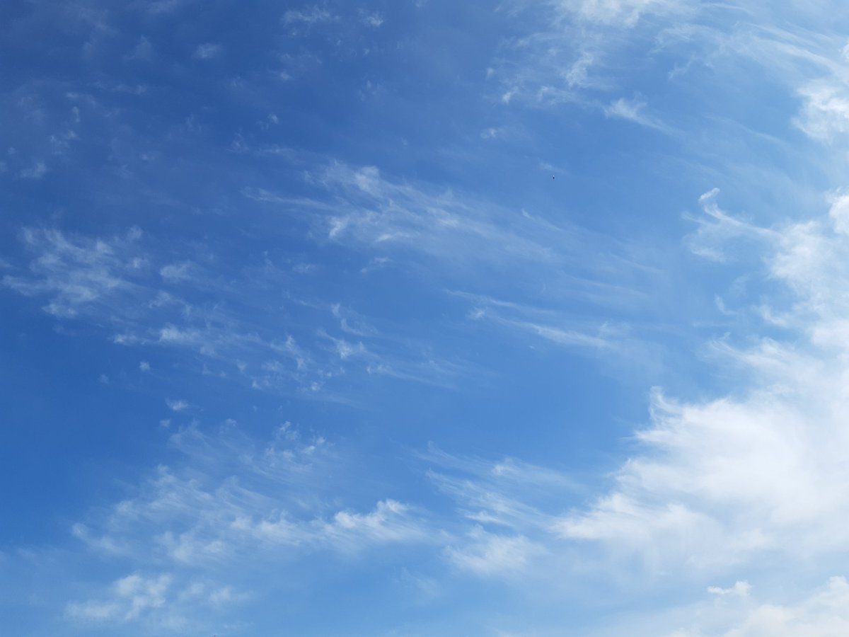 Andrea2official's tweet photo. Waves or clouds? Whispy clouds over Dearne Valley today @JonMitchellITV https://t.co/OW90El1FKl