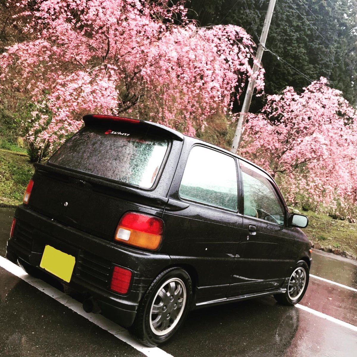 元芸人 横田 永治郎 در توییتر 車を乗り換えることになりました 8年間 芸人を目指す前から乗っていた車とも今週でお別れです 先輩芸人の恋のキューピットとして活躍した車でもありました 名前は ミラ アヴァンツァート Tr ｘｘという名車です マニュアル車で