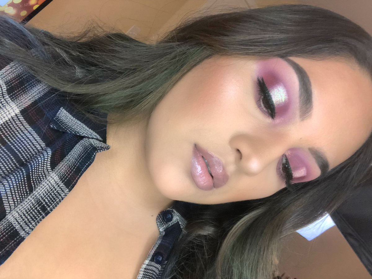 makemeupdanni95's tweet photo. @NyxCosmetics I would always fight people over this ! &amp; was I always right ! It’s NIX ! Been a fan of NYx for years now 💜 hoping one day I’ll be able to be in your guys Pr list🥰 https://t.co/FbRhN3bV2i