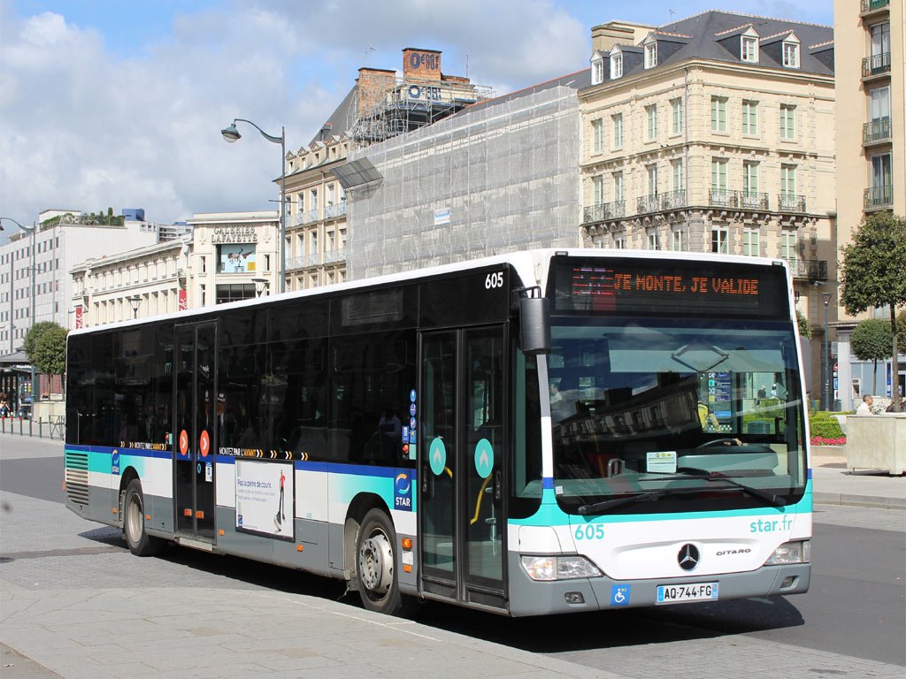 Autre bus très rare, seuls Rennes en possède, des Citaro M Facelift urbains, ils sont plus généralement LEMÜ (41), même si le S416NF à trouvé + de clients que son jumeau Citaro M, dont il partage la base. Les 13m et + sont très communs en cars...40 -  @transbus_org; 41 à 43 - moi