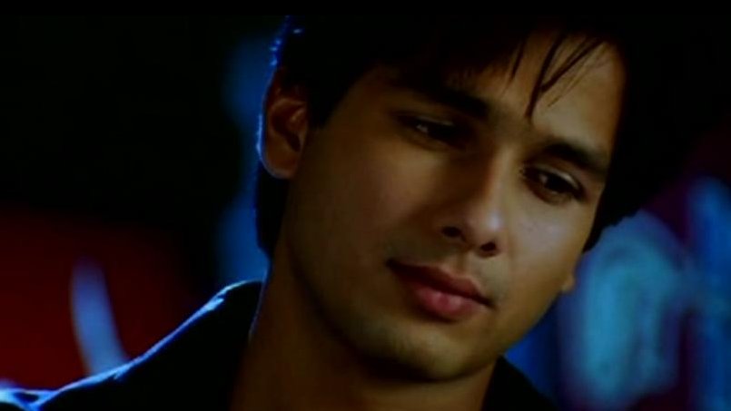  #MilengeMilenge An unrealistic concept of destiny. Everything about it was so fantasized But, But, But.. Shahid as Immy aka Amit was the heart of the movie. His charm is so fascinating. And i love its songs like, Milenge Milenge, Tum chain ho.