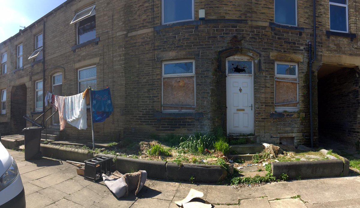 In the midst of a pandemic, overcrowding and lack of hygiene are threats to life for everyone.How Mears Group and the Home Office are putting asylum tenants' and residents' lives in danger.Thread>>>