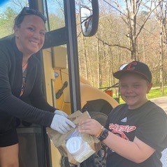 CISTennessee's tweet photo. #CISTN coordinator Kalea starts each day riding the school bus route to help deliver meals to students in Morgan County. “We deliver anywhere from 30-56 meals a day,” said Kalea. Afterwards Kalea takes meals to families who do not live on the bus route. #AllinforKids https://t.co/Ee3ifG9w6r