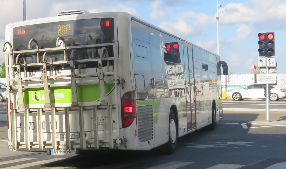 Autre bus très rare, seuls Rennes en possède, des Citaro M Facelift urbains, ils sont plus généralement LEMÜ (41), même si le S416NF à trouvé + de clients que son jumeau Citaro M, dont il partage la base. Les 13m et + sont très communs en cars...40 -  @transbus_org; 41 à 43 - moi