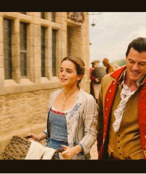 Happy Birthday    a Emma Watson y Luke Evans ..si Bella y Gastón cumplen años el mismo día ;) 